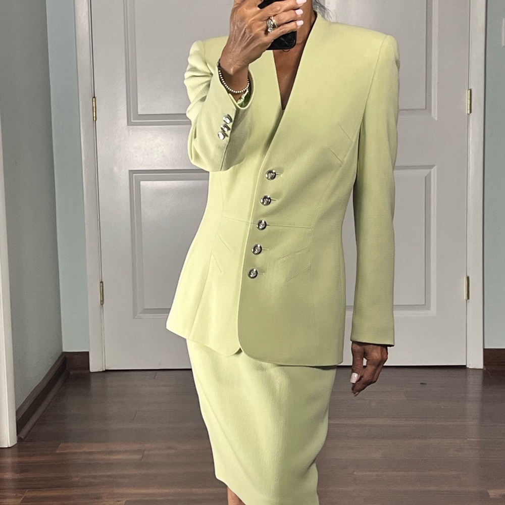 Escada 100% new wool jacket and skirt set size 34